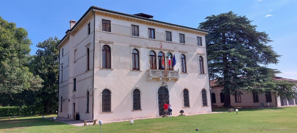 Historic villa Ca' della Nave. Corporate complex with Golf Club in Martellago (VE)