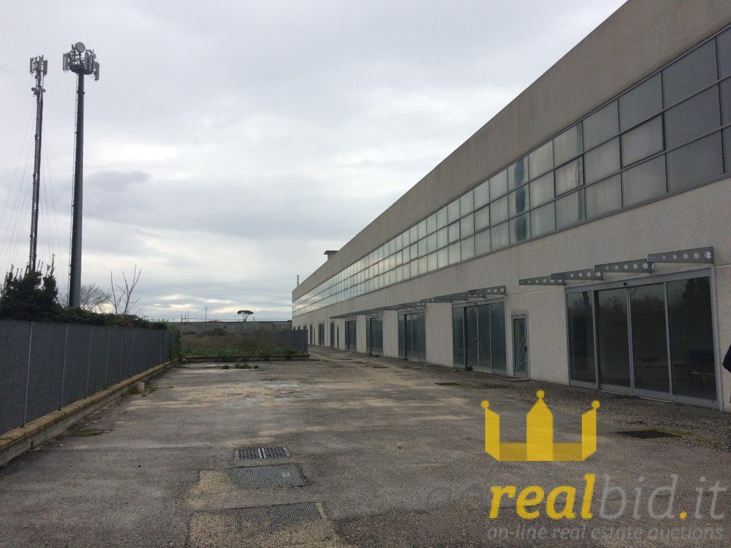 Industrial/commercial building in Casagiove (CE)