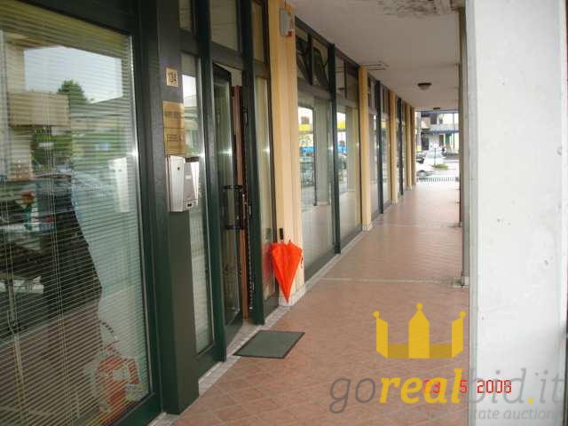 Shop with garage n Quarto d'Altino