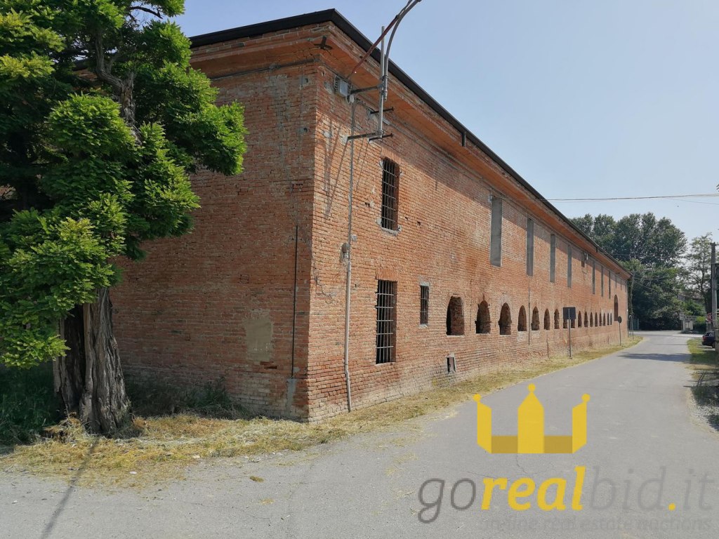 Complesso immobiliare da ristrutturare a San Martino del Lago (CR)