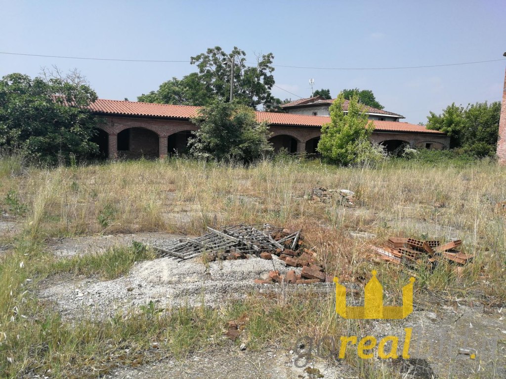 Complesso immobiliare da ristrutturare a San Martino del Lago (CR)