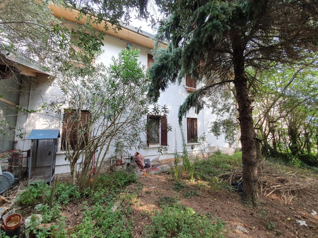Abitazione con giardino e garage a Borgo Mantovano (MN)