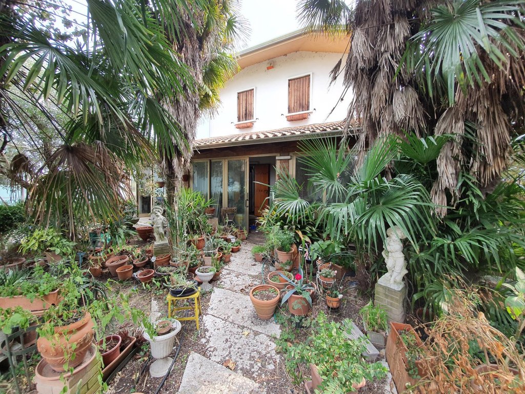 Abitazione con giardino e garage a Borgo Mantovano (MN)