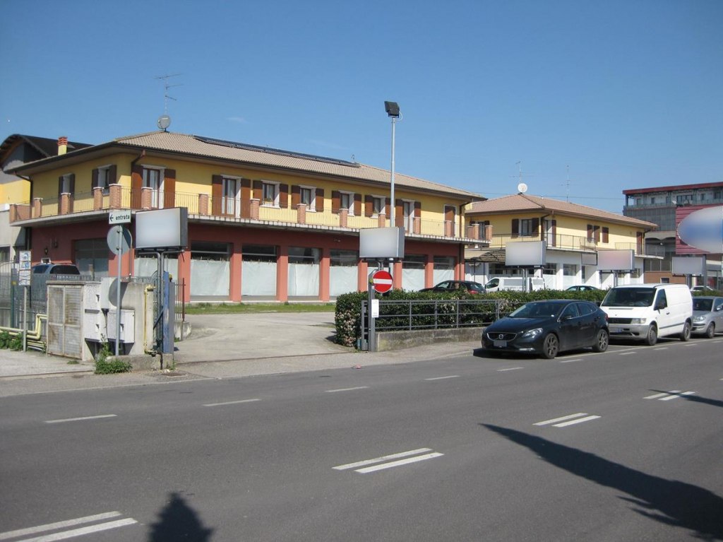 Complesso commerciale con abitazioni a San Giovanni Lupatoto (VR)
