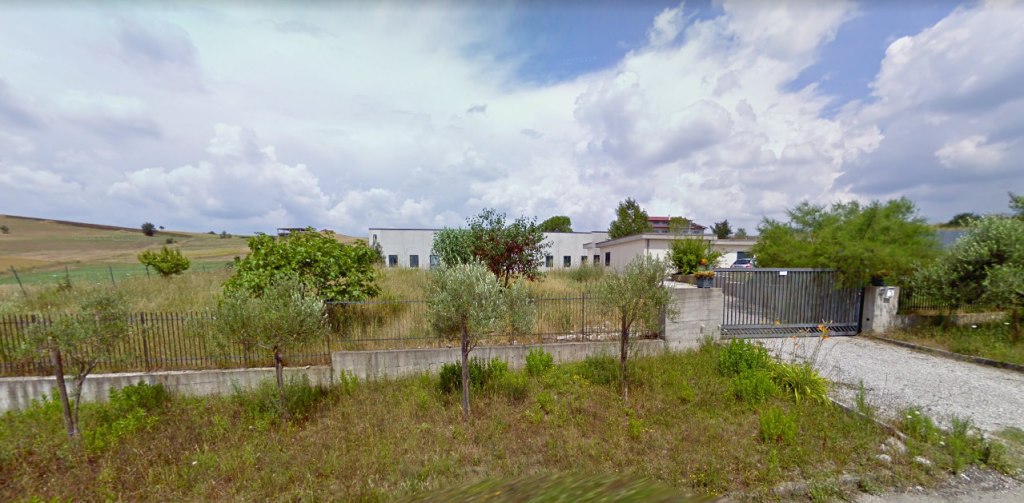 Fabbricato industriale con abitazione a Pago Veiano (BN)