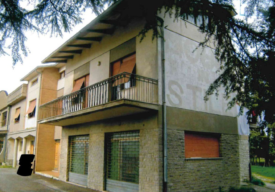 Porzione di complesso artigianale con appartamento a Perugia