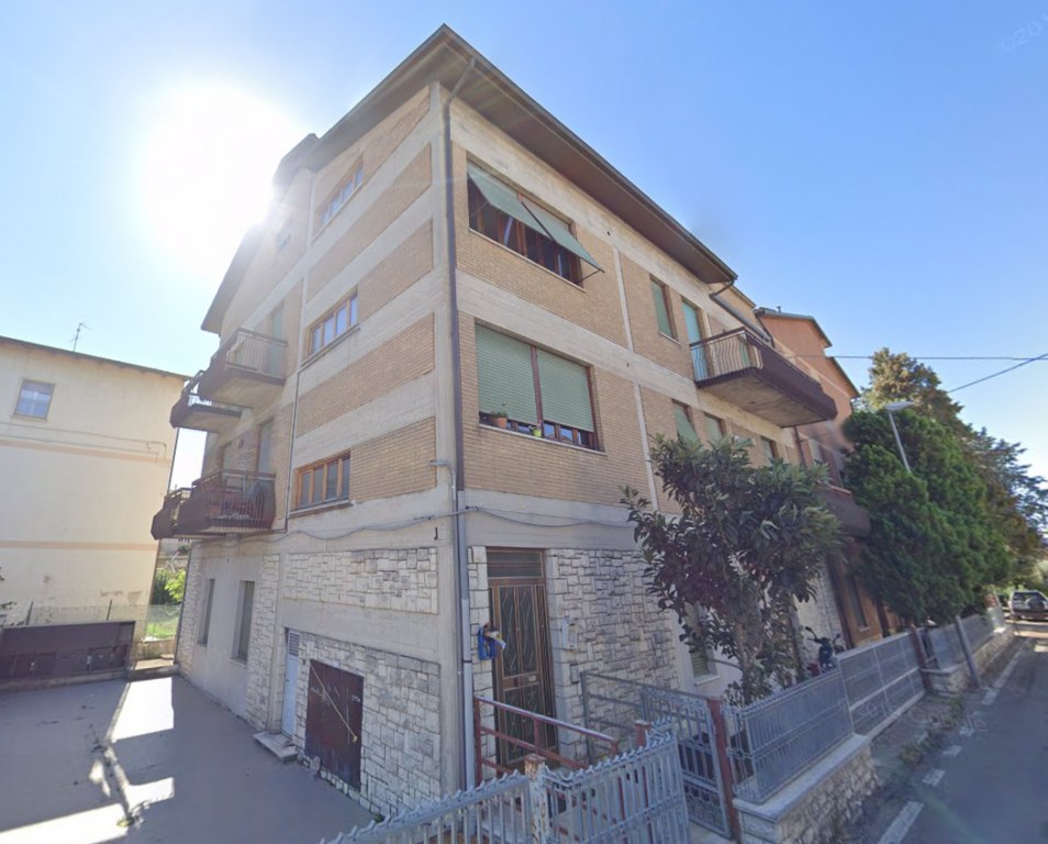 Appartamento con cantina e 2 soffitte ad Assisi (PG) - LOTTO 14