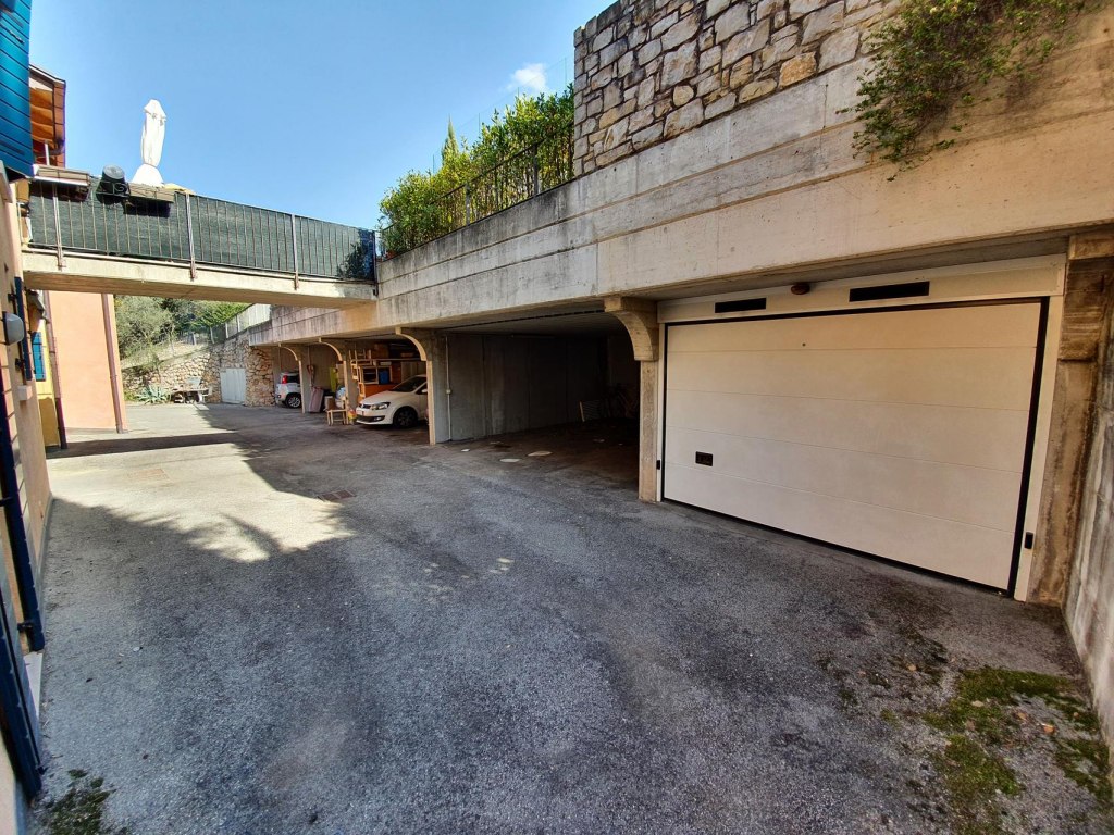 Appartamento e posto auto coperto a Torri del Benaco (VR)