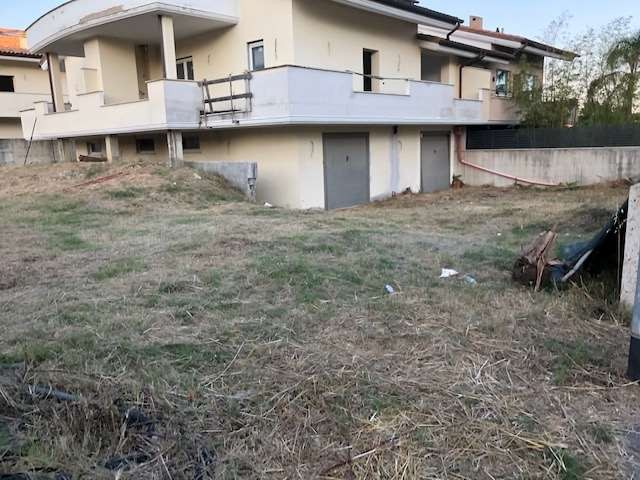 Three-family villa in Roma - LOT 37
