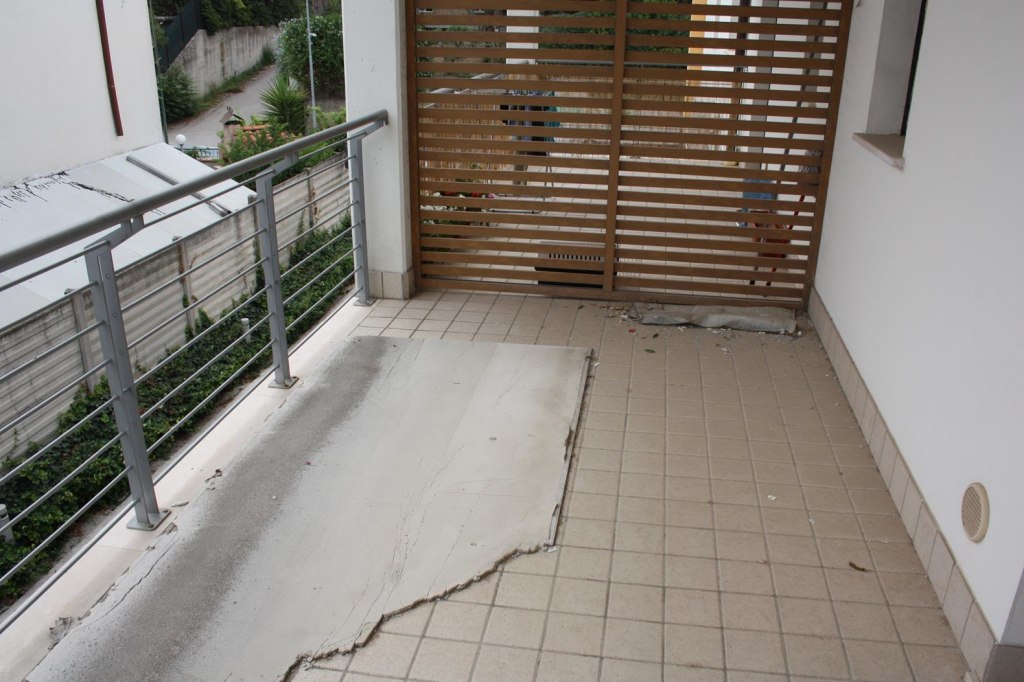 Appartamento con garage e posto auto scoperto a Colonnella (TE) - LOTTO 9