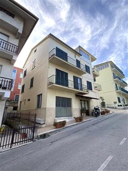 Appartamento con garage, cantina e soffitta a Montegranaro (FM)