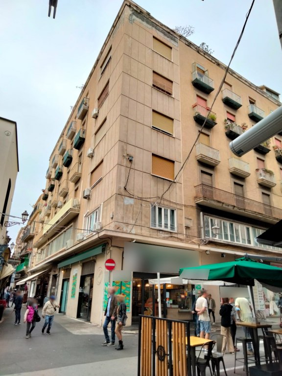 Edificio ad uso magazzino a Palermo