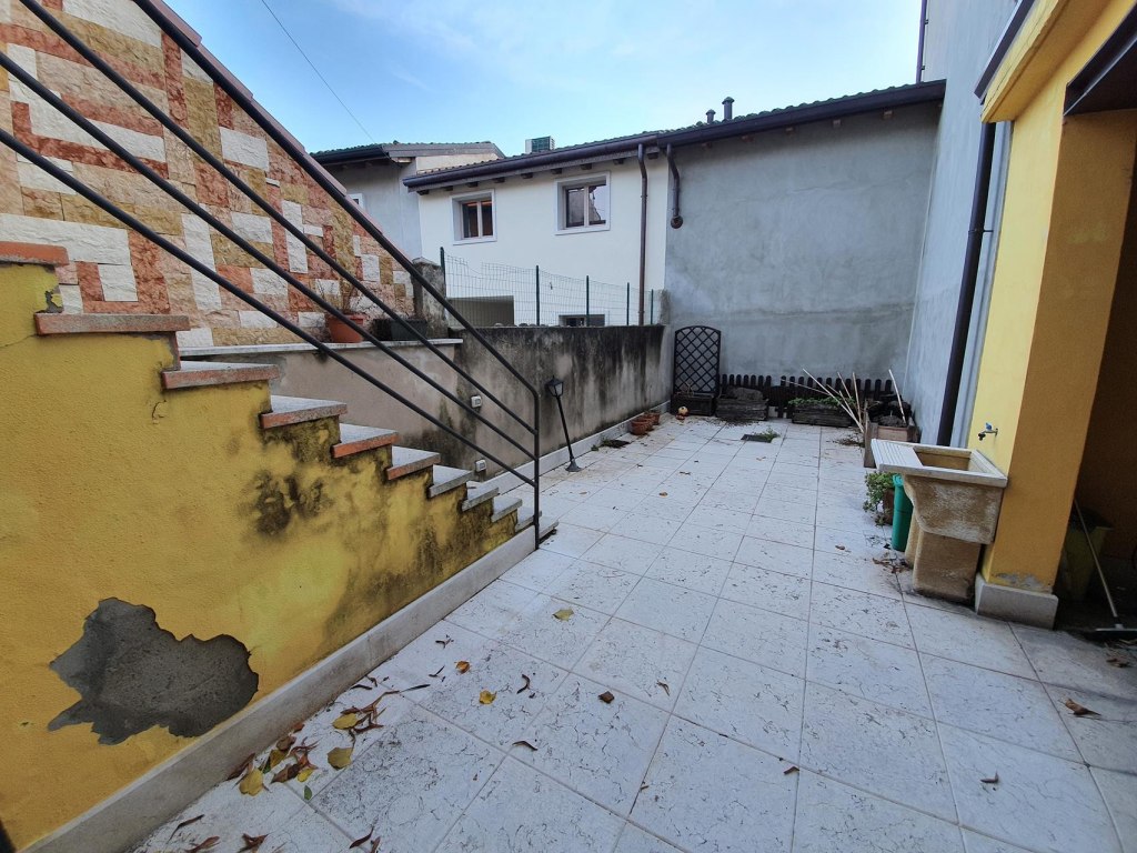 Appartamento con garage e corte esterna a Pescantina (VR)