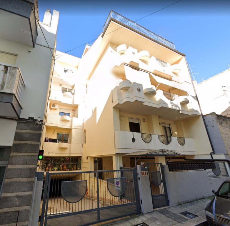Appartamento con garage a Gravina in Puglia (BA)