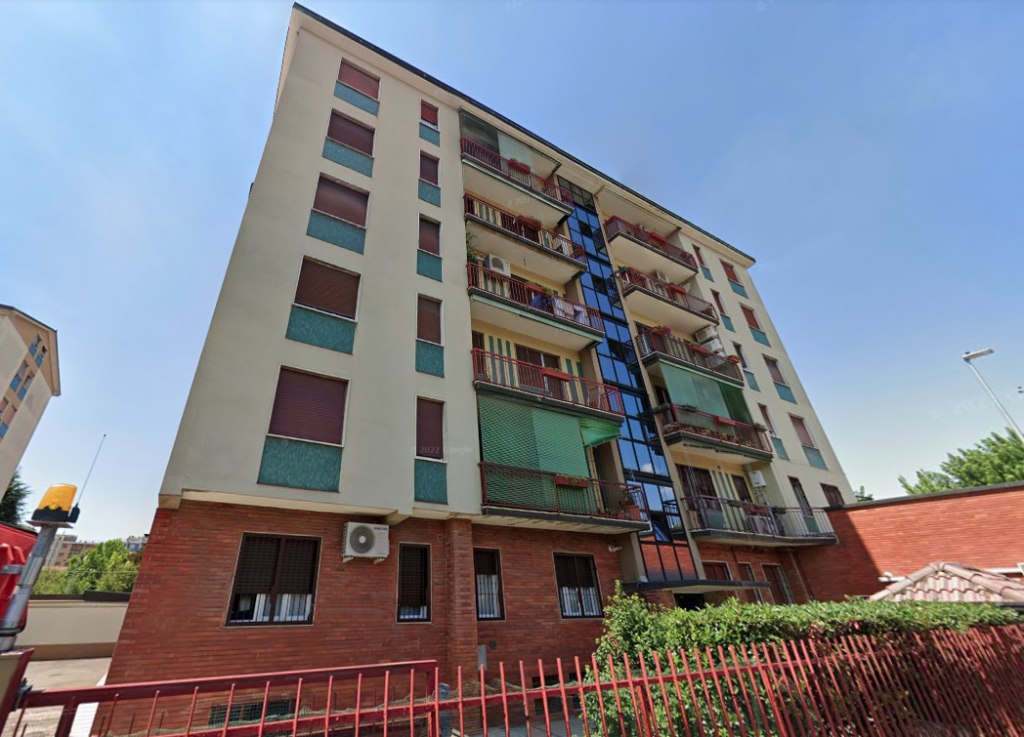 Appartamento con cantina e soffitta a Garbagnate Milanese (MI)