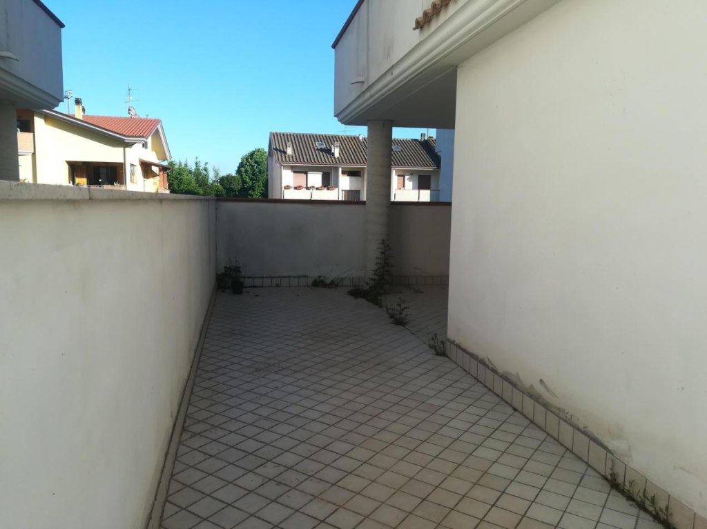 Appartamento con garage e posto auto scoperto a Sant'Egidio alla Vibrata (TE) - LOTTO A2