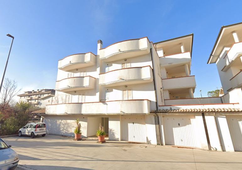 Appartamento con garage e posto auto scoperto a Sant'Egidio alla Vibrata (TE) - LOTTO A3