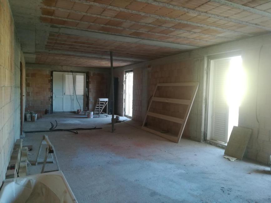 Appartamento con garage e posto auto scoperto a Sant'Egidio alla Vibrata (TE) - LOTTO A3