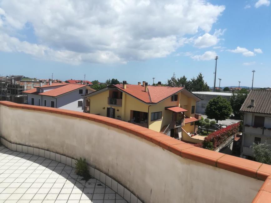 Appartamento con garage e posto auto scoperto a Sant'Egidio alla Vibrata (TE) - LOTTO A8