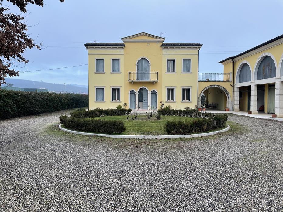 Villa in Montecchia di Crosara (VR)