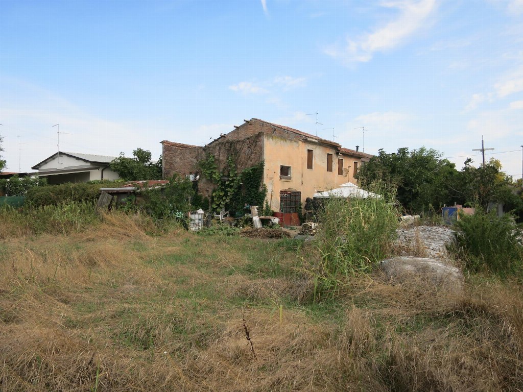 Abitazione diruta e terreno edificabile a Sanguinetto (VR) - LOTTO B7