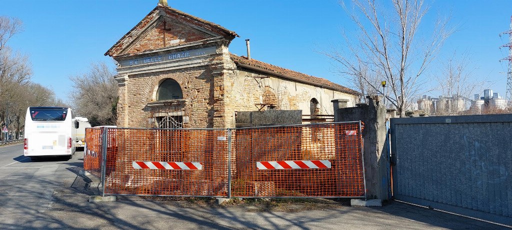 Small desecrated church and workshop in Venezia