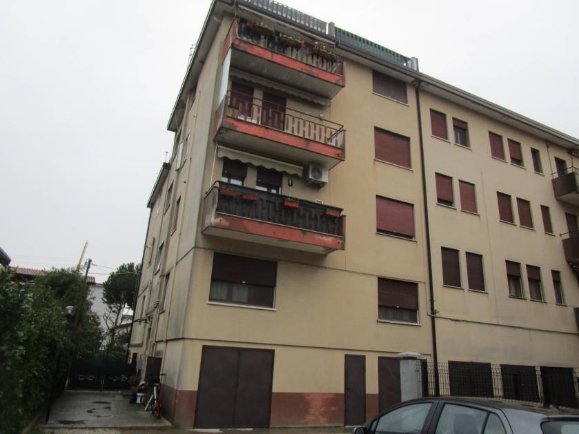 Apartment and warehouse in Spinea (VE) - LOT 12